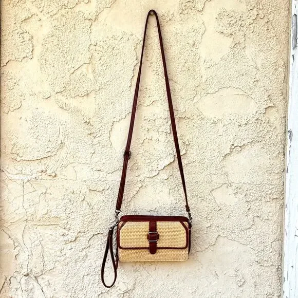 Bueno Solid Woven Flap Pocket Crossbody Bag - Picture 3 of 8